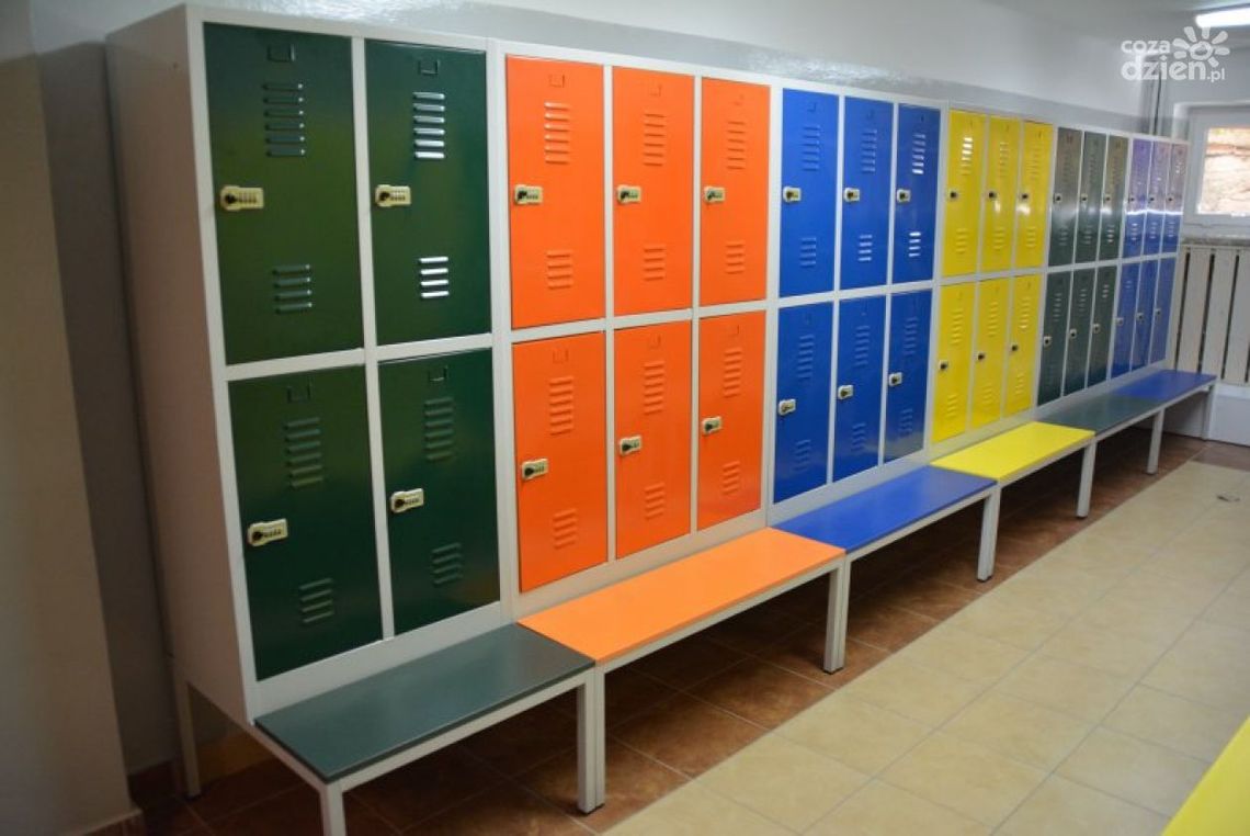 Prawie 1000 nowych szafek dla uczniów ciechanowskiej szkoły