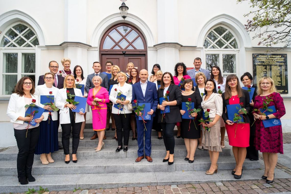 Prezydent Ciechanowa nagrodził nauczycieli