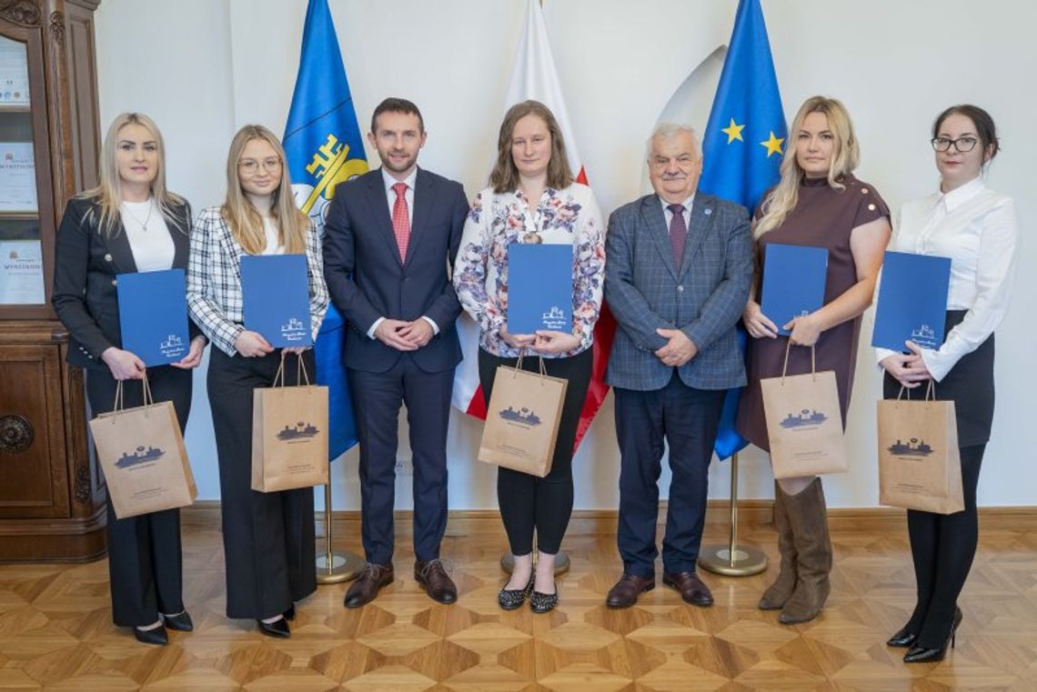 Prezydent Ciechanowa nagrodził studentki PANS