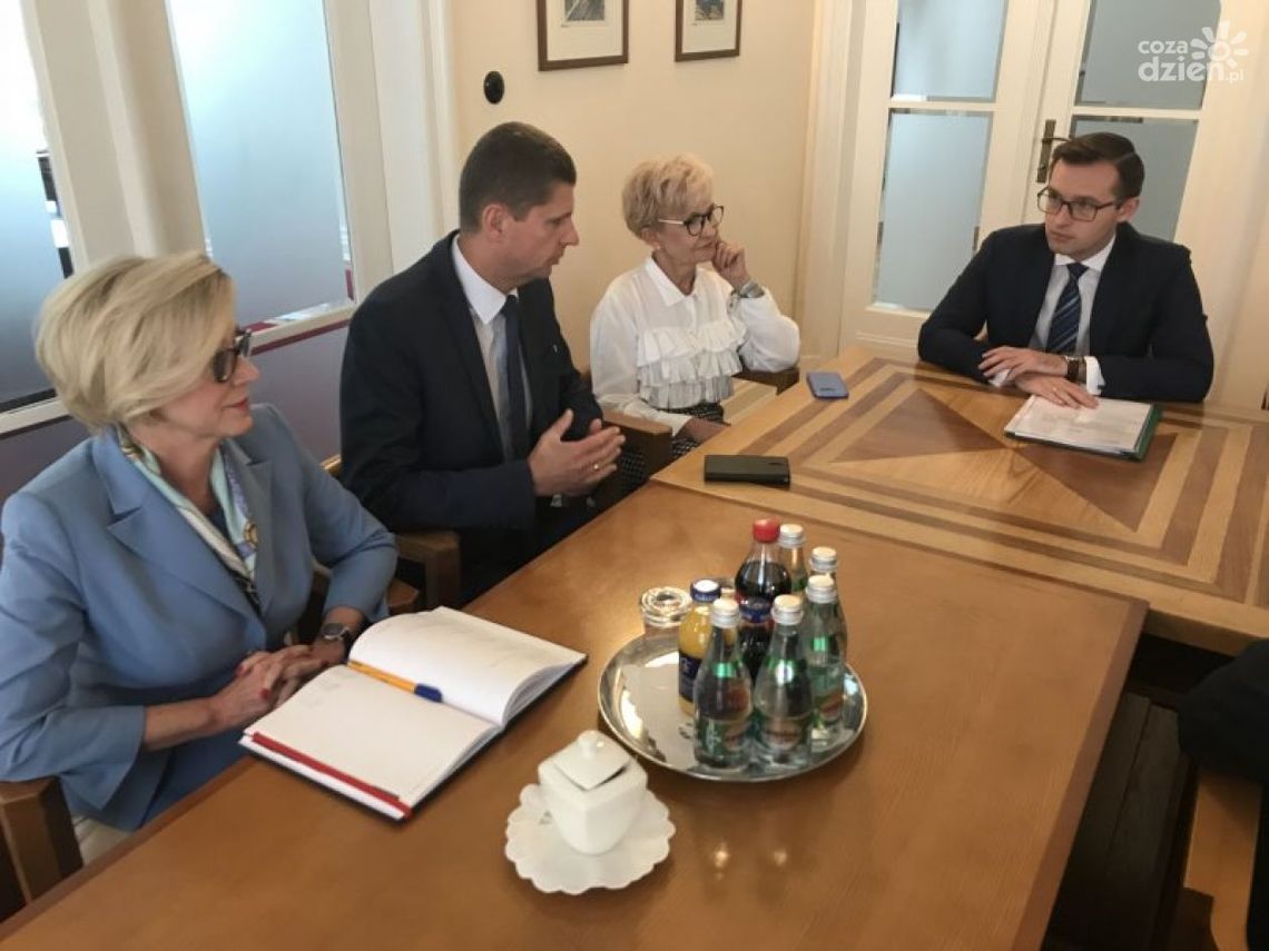 Prezydent do ministra: Przełożyć egzamin ósmioklasisty