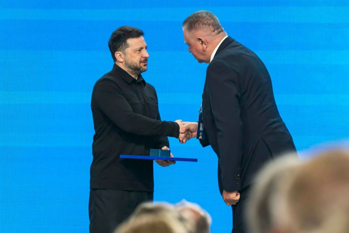 Prezydent Zełenski odznaczył Burmistrza Płońska. Andrzej Pietrasik ze „Złotym Sercem”