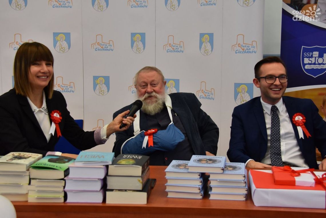Profesor Jerzy Bralczyk honorowym obywatelem Ciechanowa