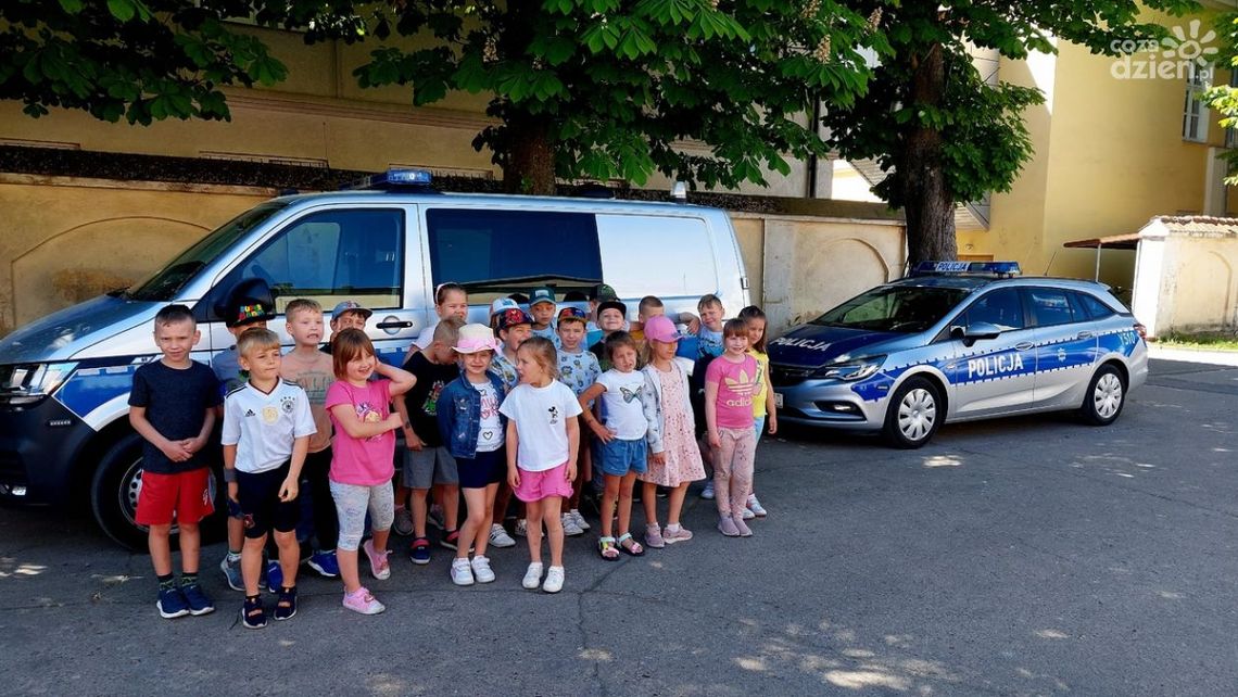 Przedszkolaki z wizytą w komendzie