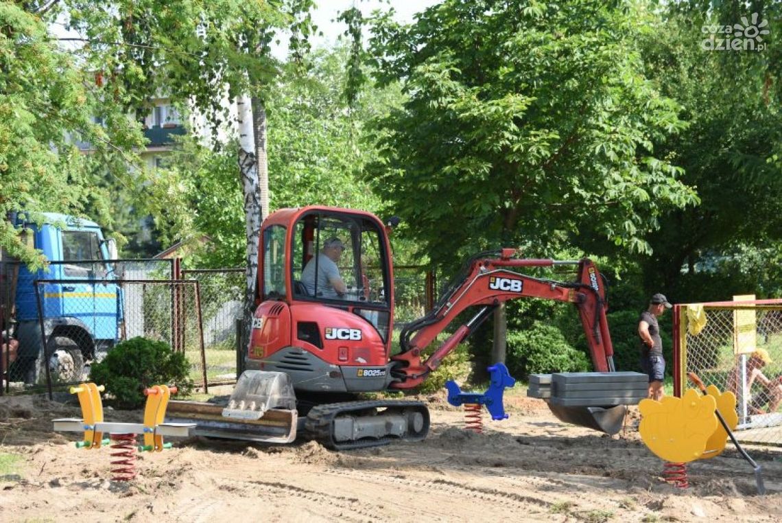 Przedszkole nr 8 w Ciechanowie. Plac zabaw w remoncie