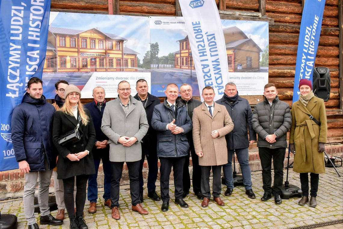 Delegacje przekazują teren pod przebudowę dworca w Gąsocinie