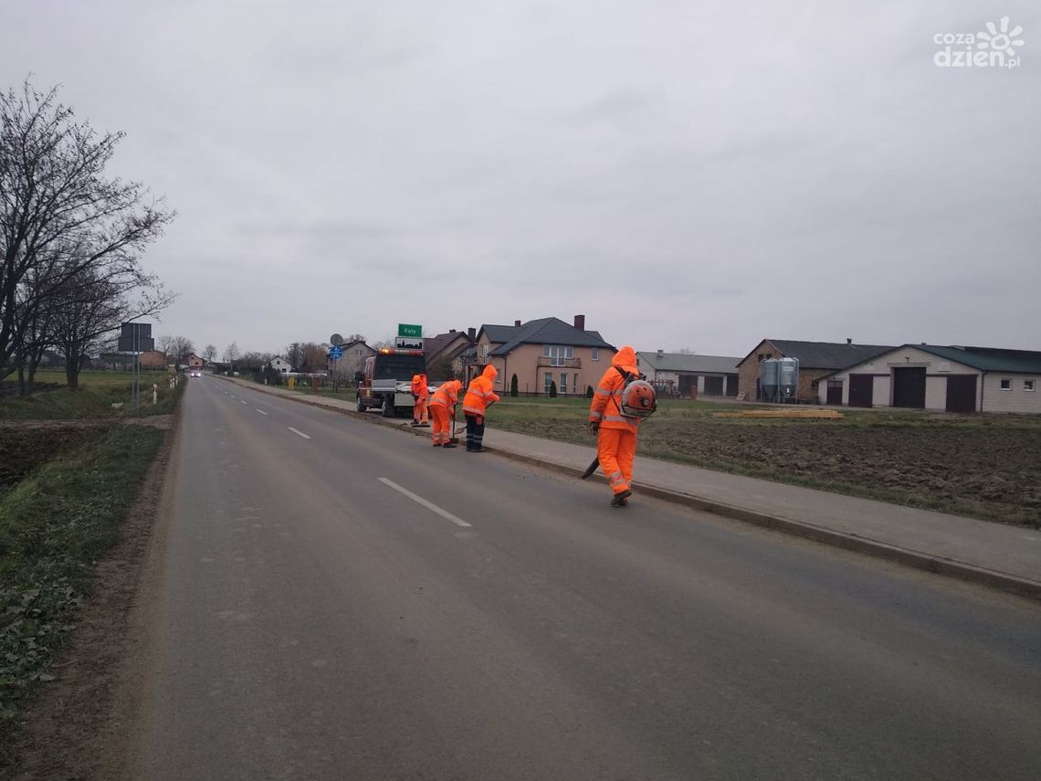PZD w Ciechanowie sprząta, policja prowadzi postępowania, a błoto wciąż zalega!