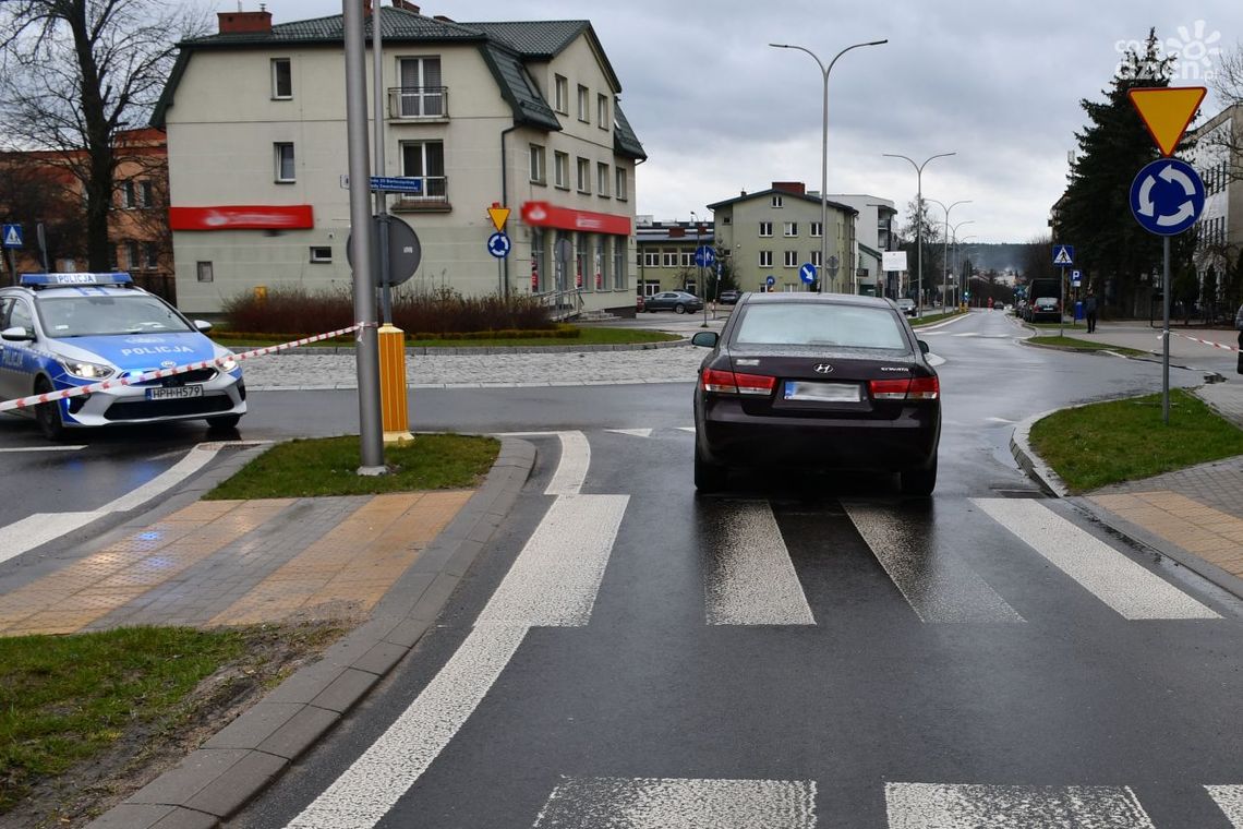 Ranni na pasach. Dwaj chłopcy "odbili się od pojazdu i upadli na jezdnię"