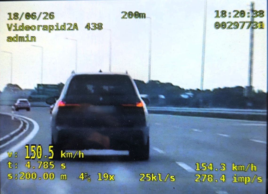 Recydywista w BMW pędził siódemką. Miał podwójny zakaz i jechał 150 km/h