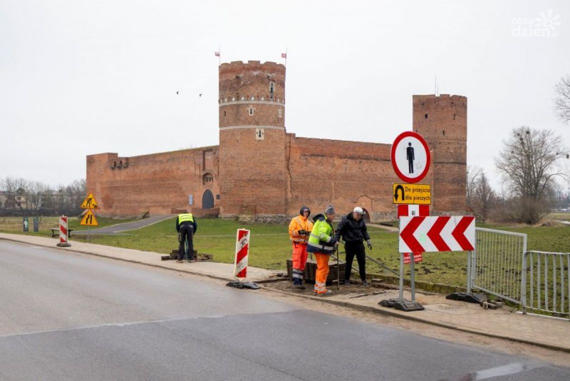 Remont chodnika przy Zamku Książąt Mazowieckich