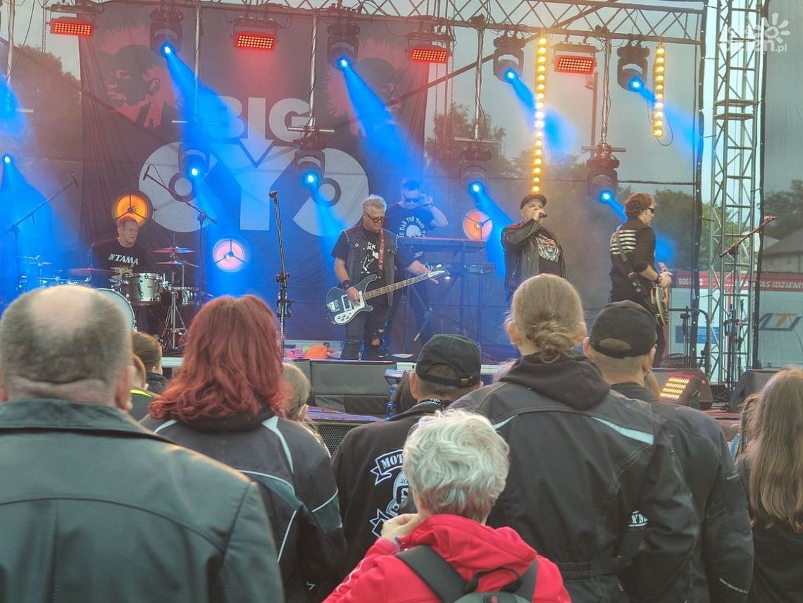 Rockowe brzmienia w ramach dwudniowej imprezy w Gołotczyźnie - „podGrodzisko” z Big Cycem rozgrzewało [fotorelacja]