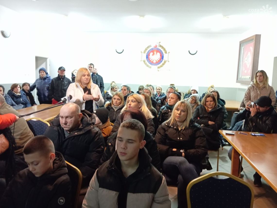 Rodzice z Malużyna: Będziemy walczyć o szkołę. Sami zbierzemy pieniądze na remont