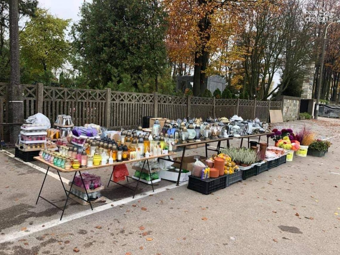 Samorząd Ciechanowa wspomoże handlujących kwiatami i zniczami Samorząd Ciechanowa wspomoże handlujących kwiatami i zniczami