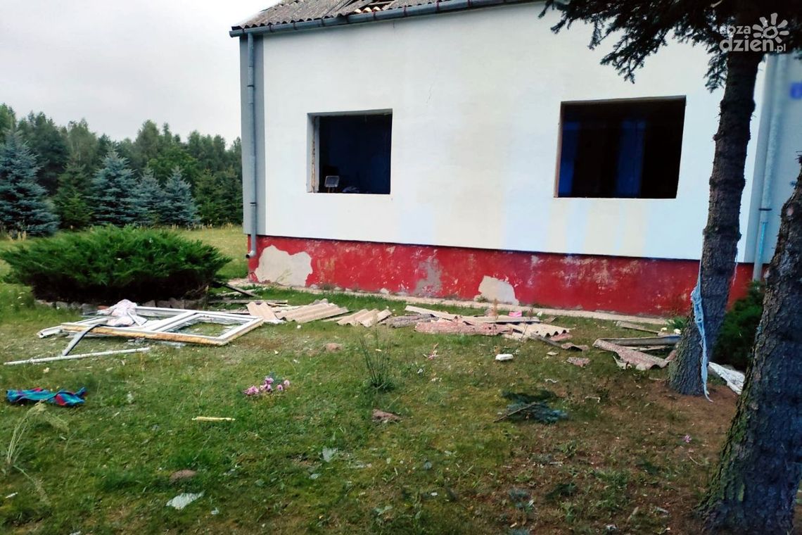Seniorka została ranna po wybuchu ulatniającego się gazu,  w domu jednorodzinnym, w Uniszkach Cegielni 