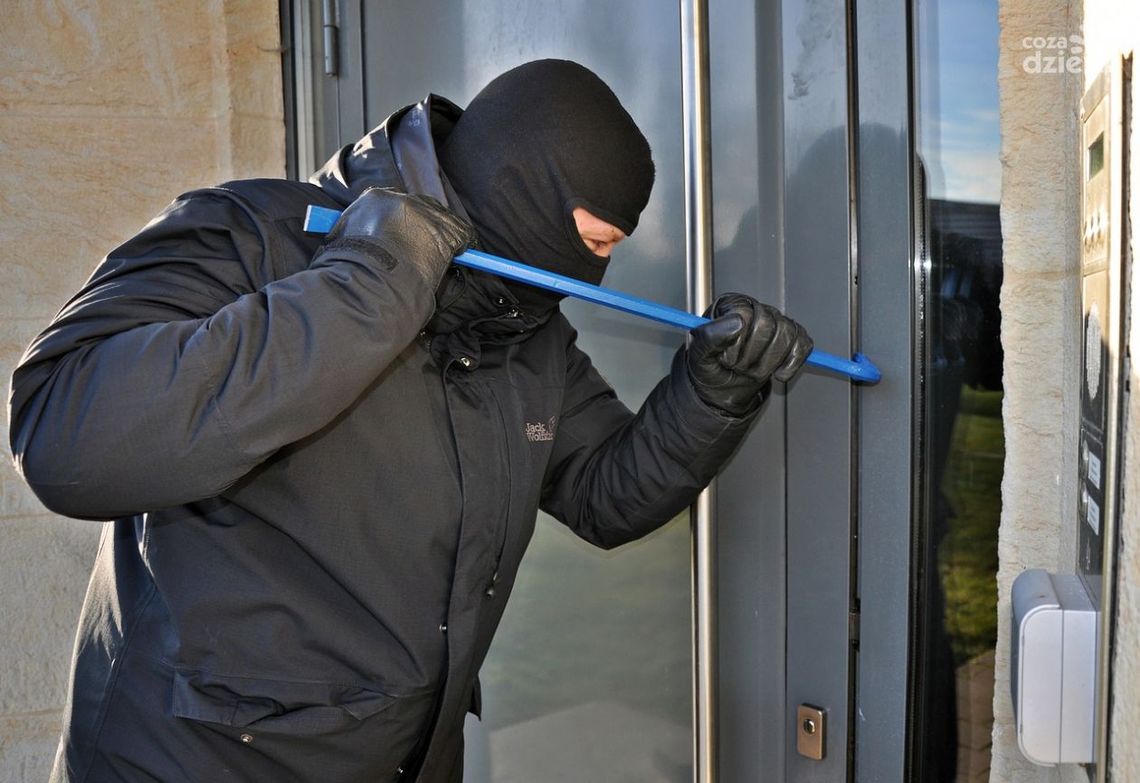Seria włamań w Ciechanowie. Okradziono mieszkanie na Szwanke
