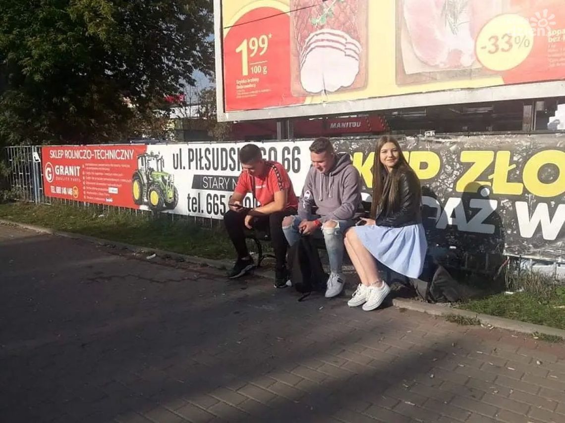 Słynna przasnyska ławeczka już nie jest samotna