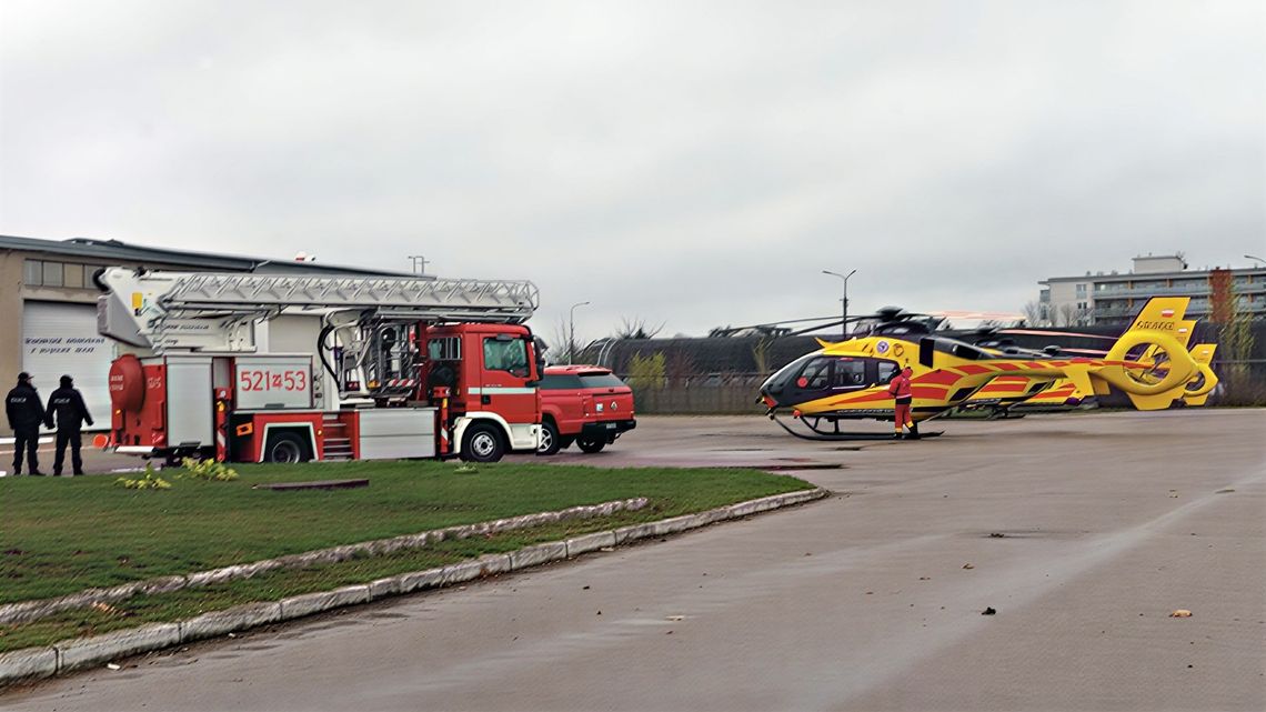 Śmierć w mławskiej hali. Pracodawca z prokuratorskimi zarzutami po zawaleniu budowli Miejsce katastrofy i służby ratunkowe