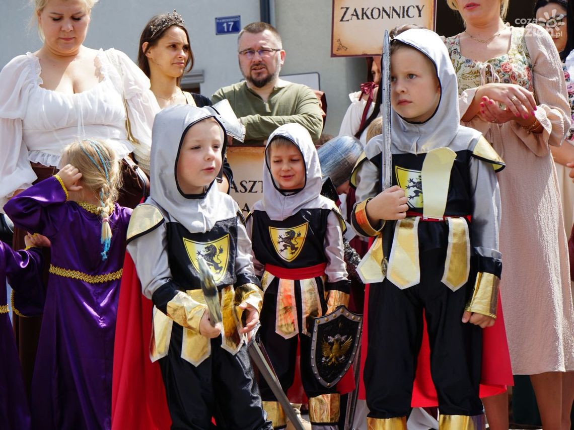 Spora dawka historii, podchód ulicami miasta, masa atrakcji i jubileuszowy tort! 600-lecie nadania praw miejskich uczczone w Raciążu z rozmachem