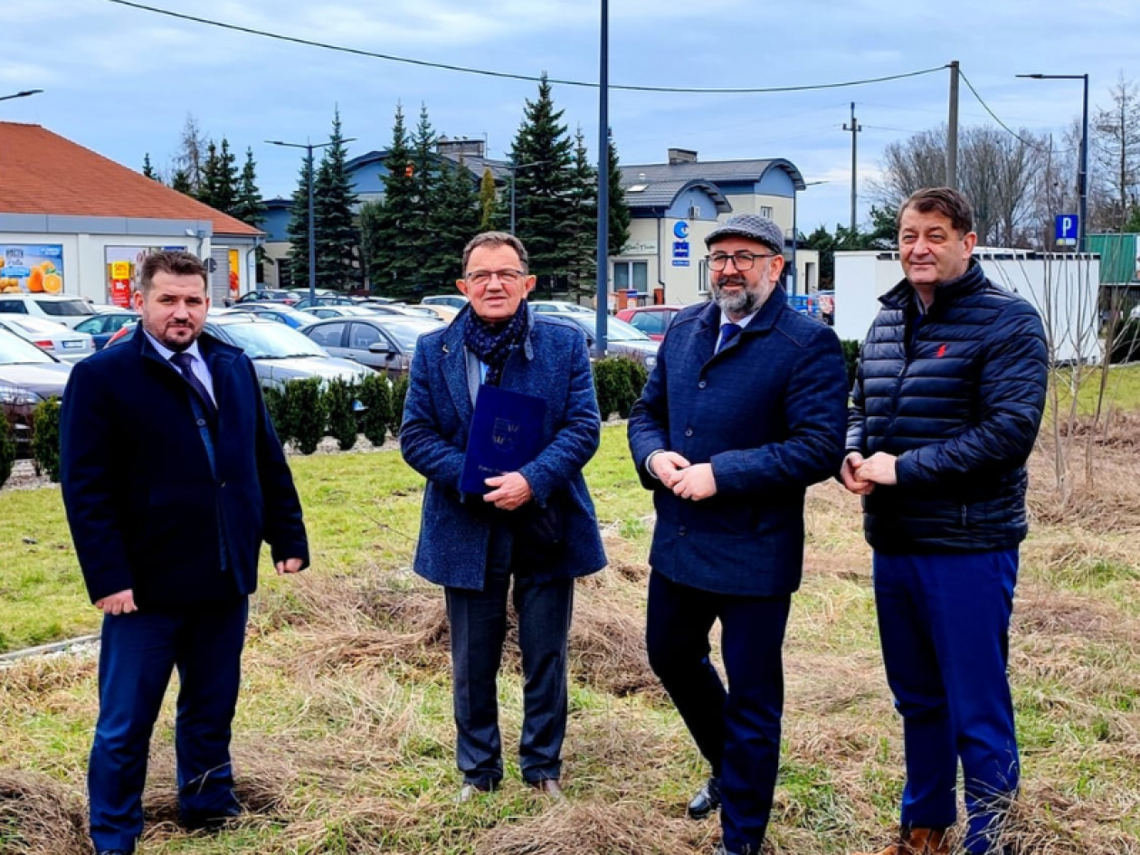 Starosta Przasnyski przekazał KRUS-owi nieruchomość przy drodze krajowej nr 57