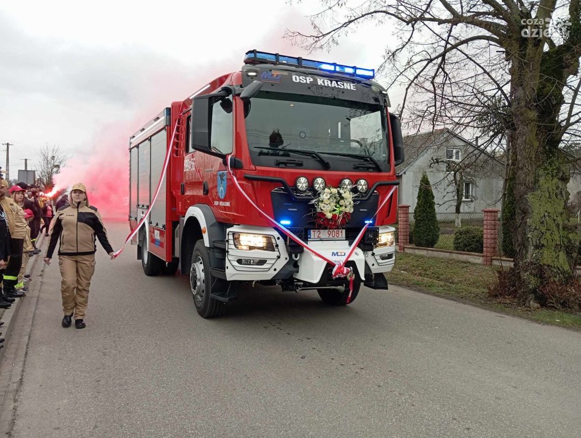 Strażacy ochotnicy z Krasnego mają nowy wóz. Pochwalili się nim w piątek