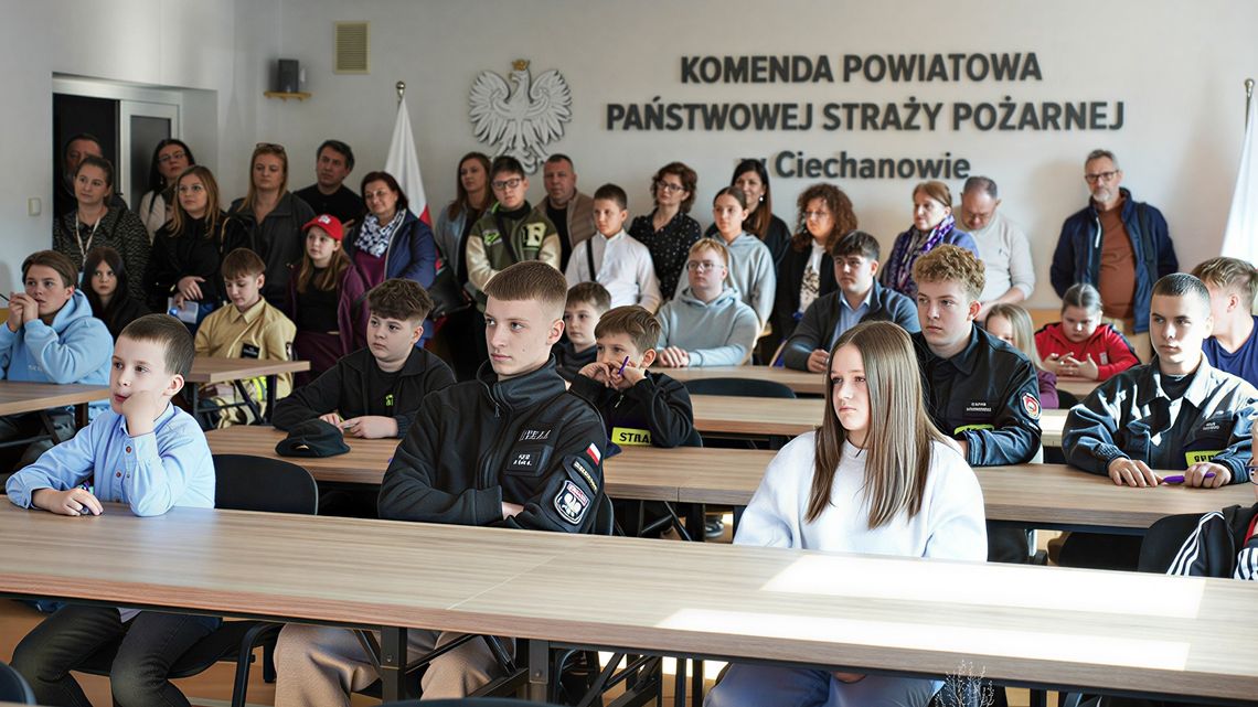 Strażacy sprawdzili wiedzę uczniów z powiatu ciechanowskiego Laureaci konkursu wiedzy straży pożarnej