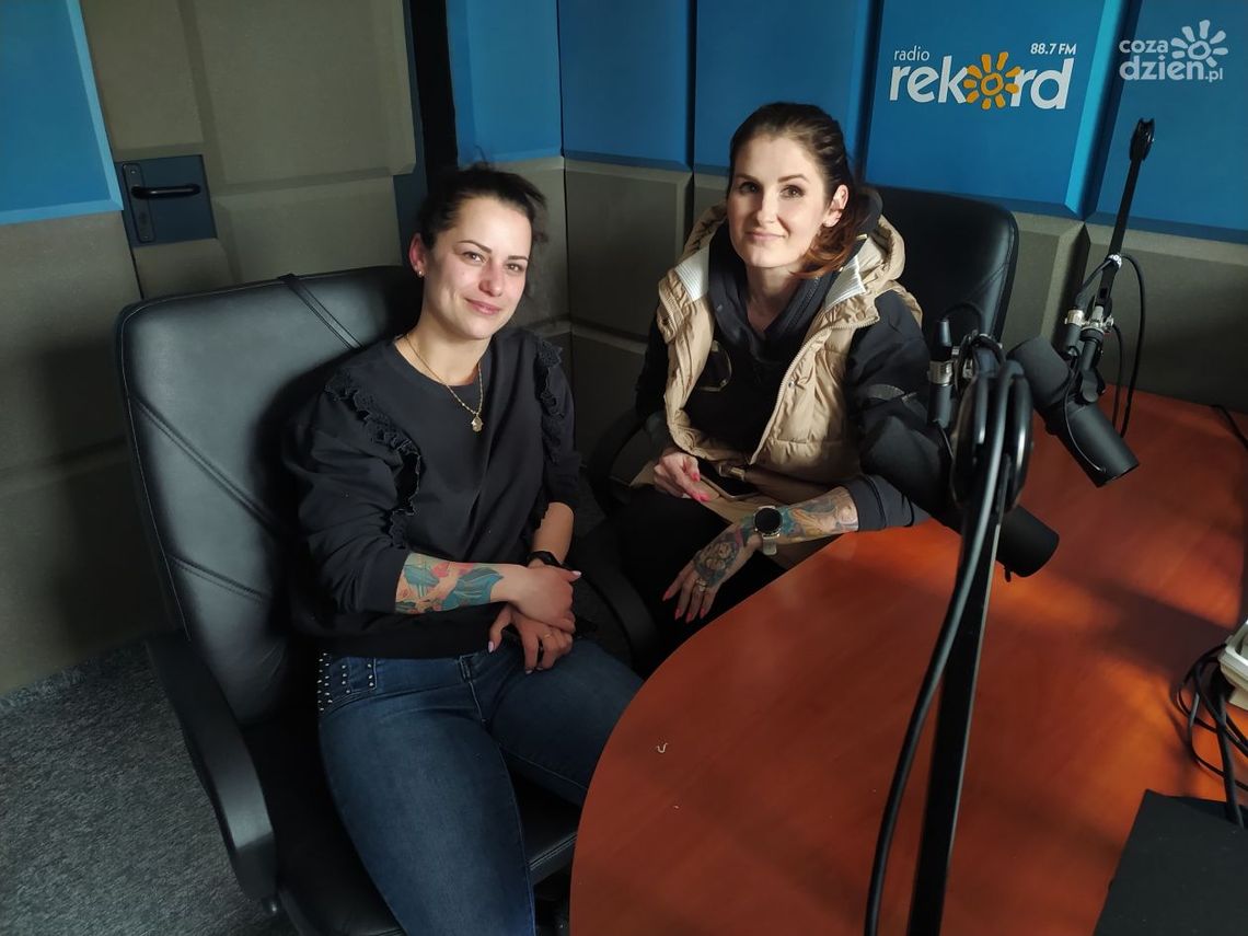 Sylwia Bobińska tatuuje a Katarzyna Zaborowska "piercinguje" i to jak!!!