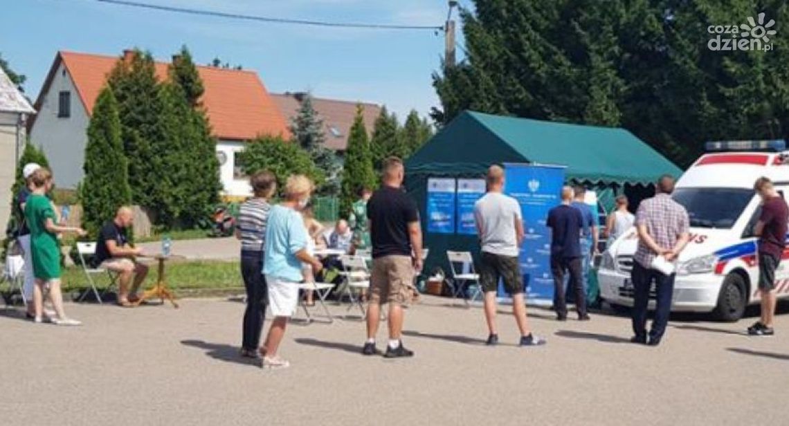 Szczepienia w parafiach. Wojewoda Mazowiecki podsumowuje niedzielną akcję