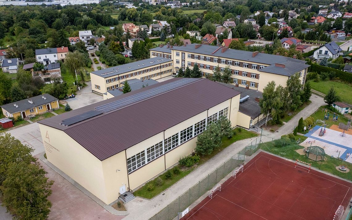 Nowa elewacja SP nr 4 – cieplej, nowocześniej i taniej w utrzymaniu