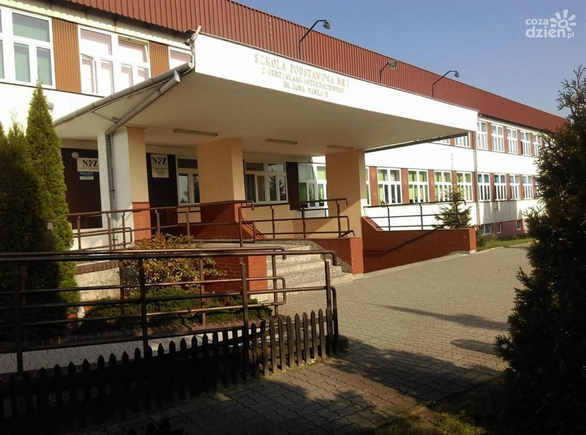 Szkoła Podstawowa nr 7 przechodzi na nauczanie zdalne Szkoła Podstawowa nr 7 przechodzi na nauczanie zdalne