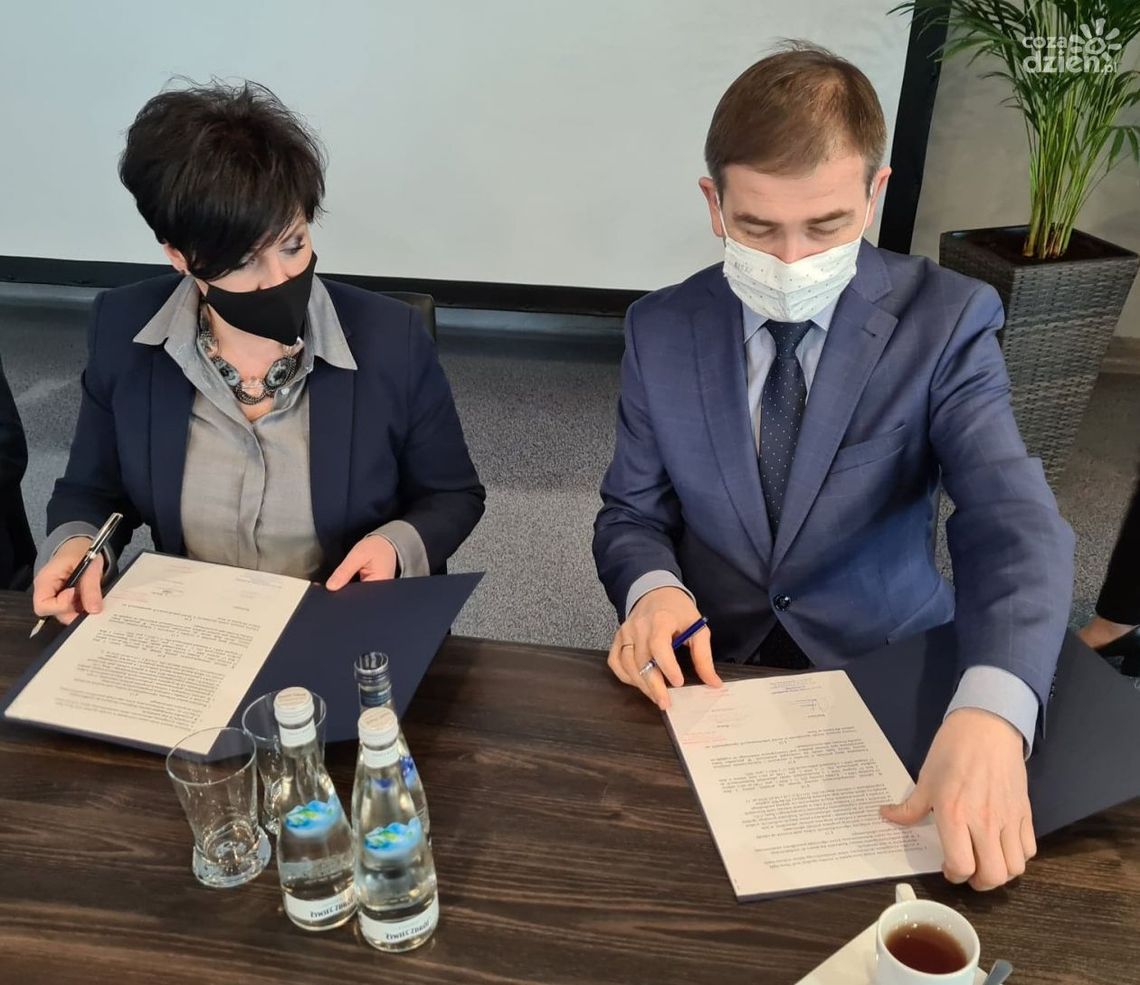 Szkoła rodzenia po raz dziewiąty. Umowa podpisana
