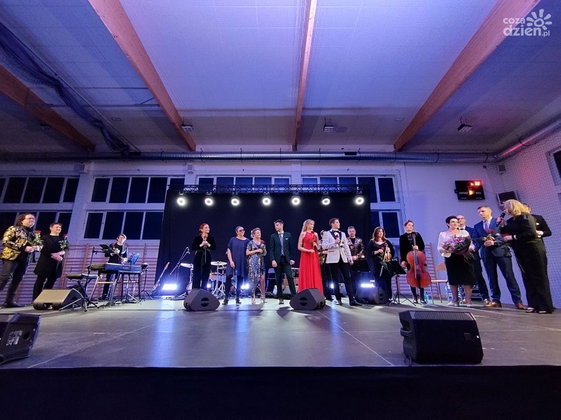 Tango z Bondem - koncert w rodowej miejscowości Krasińskich