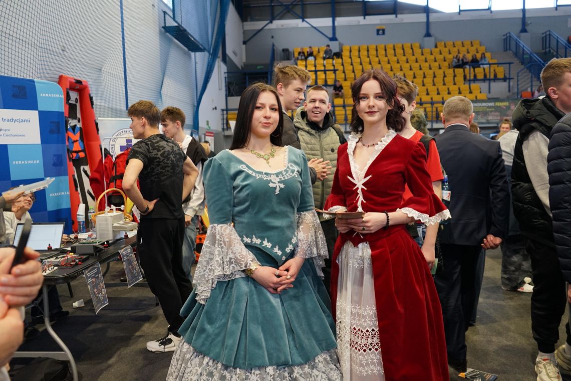 Edukacja i praca pod jednym dachem – tłumy na targach w Ciechanowie