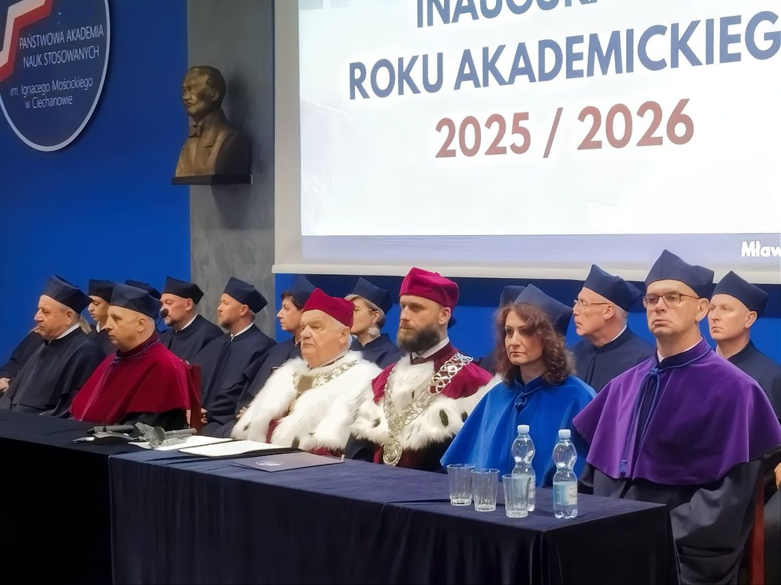 „To wyjątkowe święto.” PANS w Ciechanowie inauguruje rok, wita 809 studentów i realizuje kluczową inwestycję.