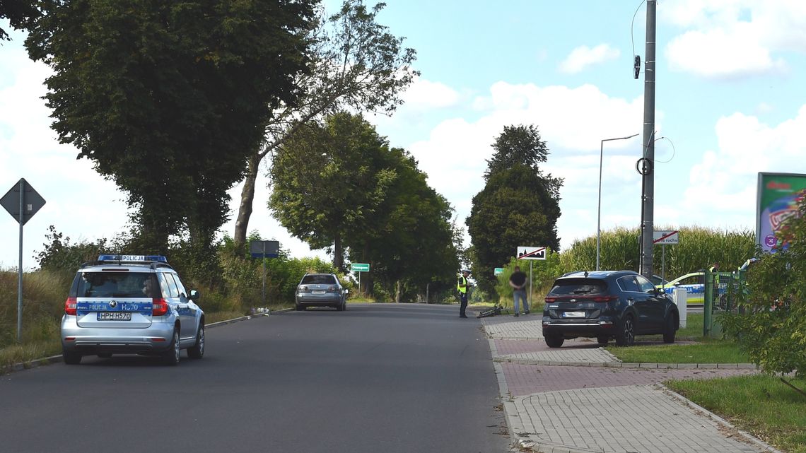 Tragedia w Dzierzgowie. 75-letni rowerzysta zmarł w szpitalu po zderzeniu z mazdą