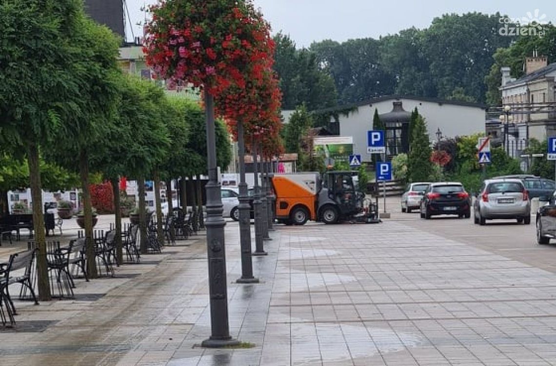 Trwa sprzątanie centrum Ciechanowa