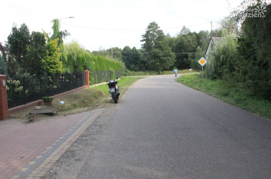Uderzył w betonowy przepust. Policja szuka świadków