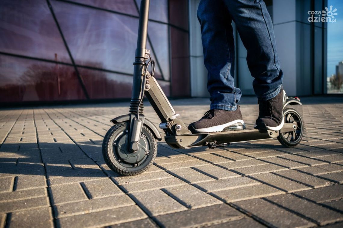 Ukradł hulajnogę, zapomniał o wbudowanym GPS