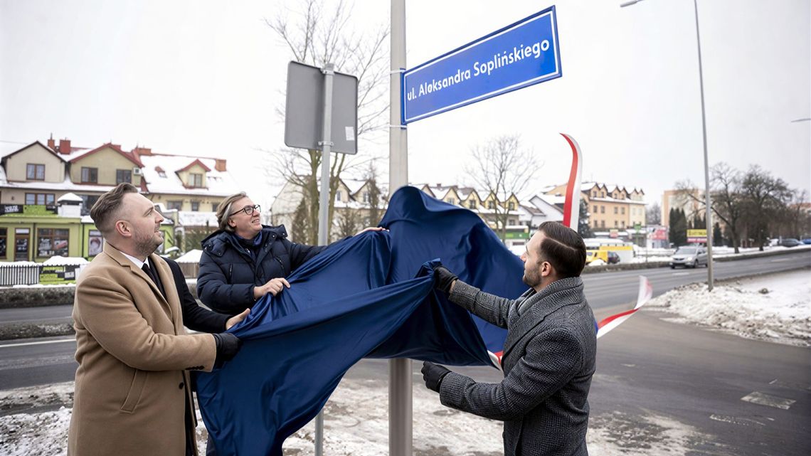 Ulica Soplińskiego w Ciechanowie. Nowy dojazd do szpitala Odsłonięcie tablicy z nazwą ulicy Soplińskiego