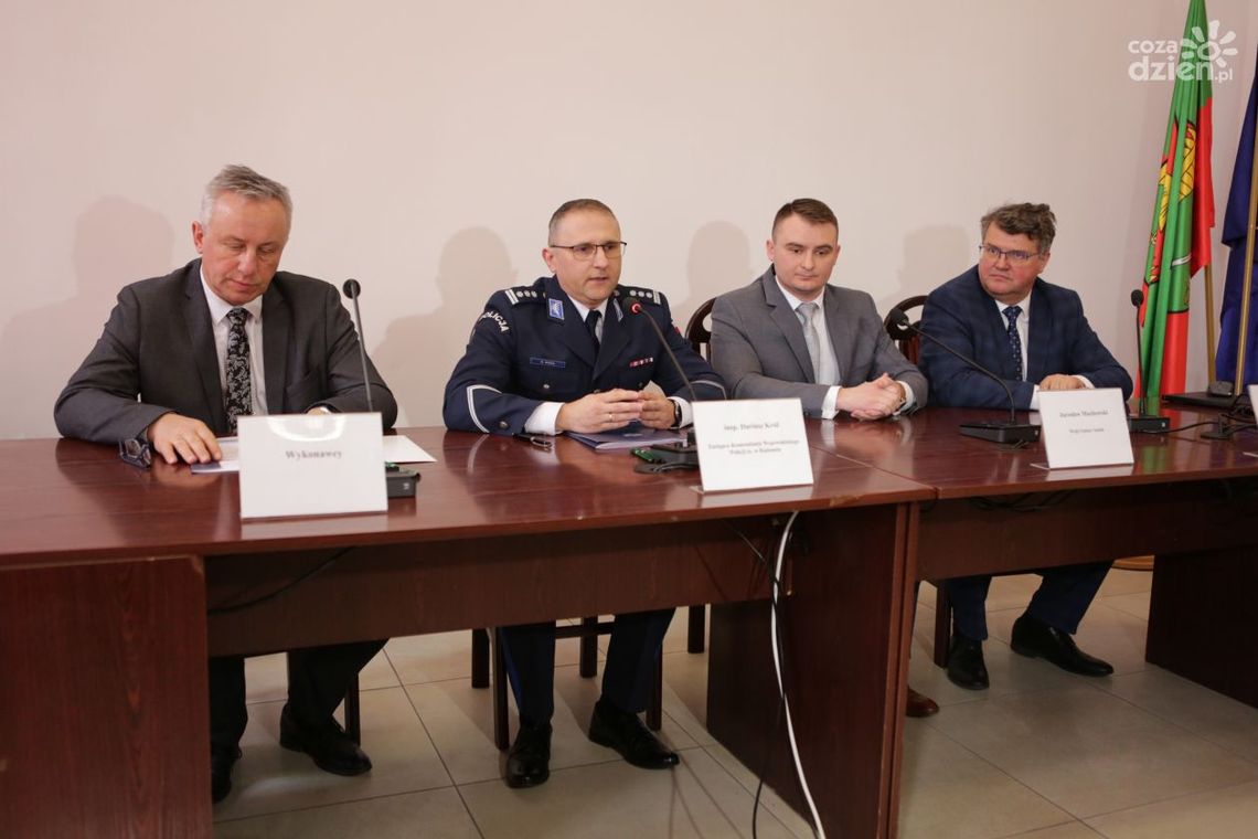 Umowa podpisana! Posterunek w Gołotczyźnie do końca tego roku (zdjęcia)