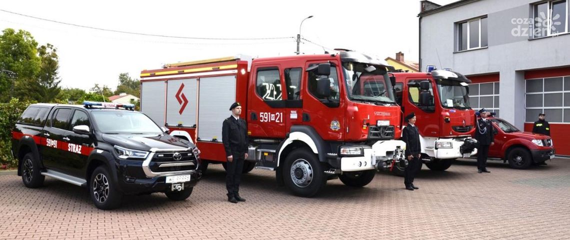 Uroczyste przekazanie samochodów pożarniczych w KP PSP w Przasnyszu