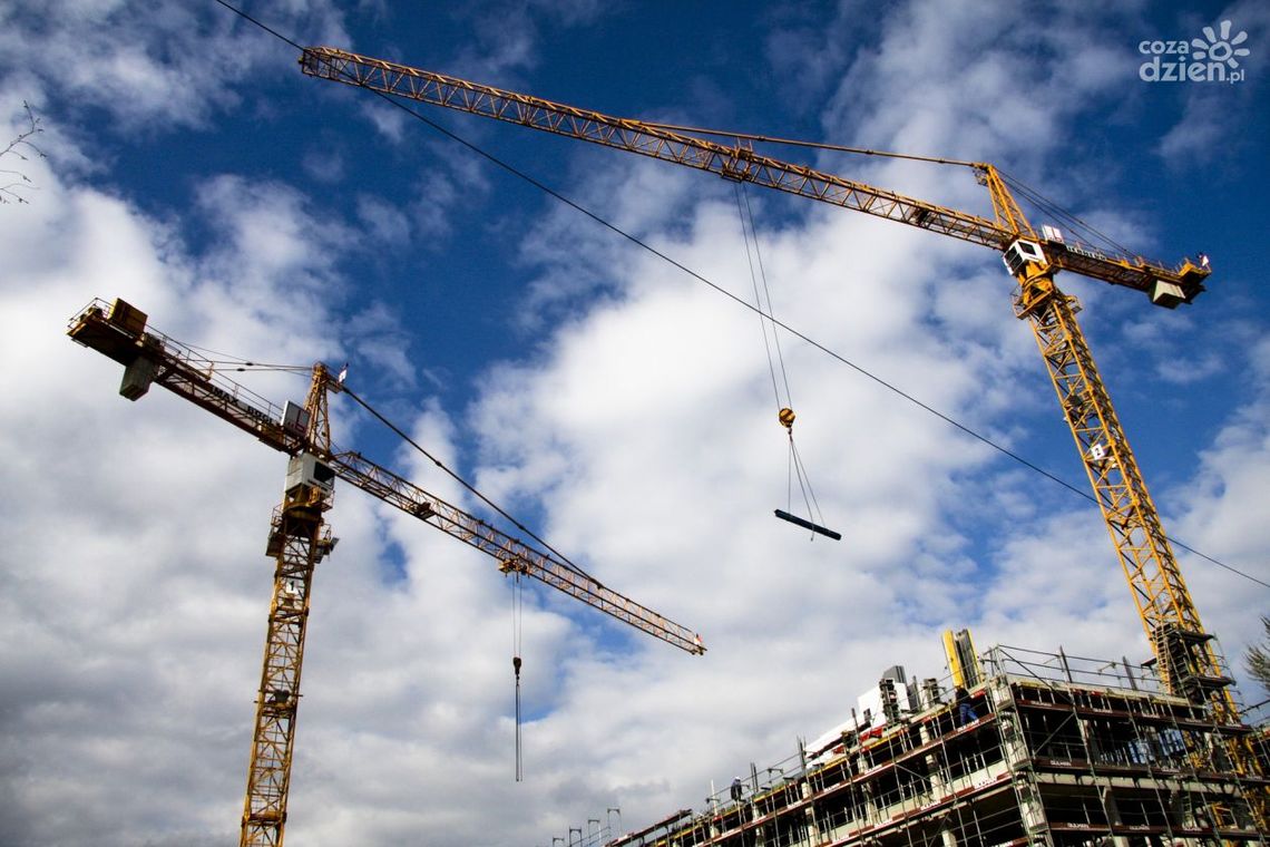 Usługi dźwigowe – kiedy z nich skorzystać? Usługi dźwigowe – kiedy z nich skorzystać?