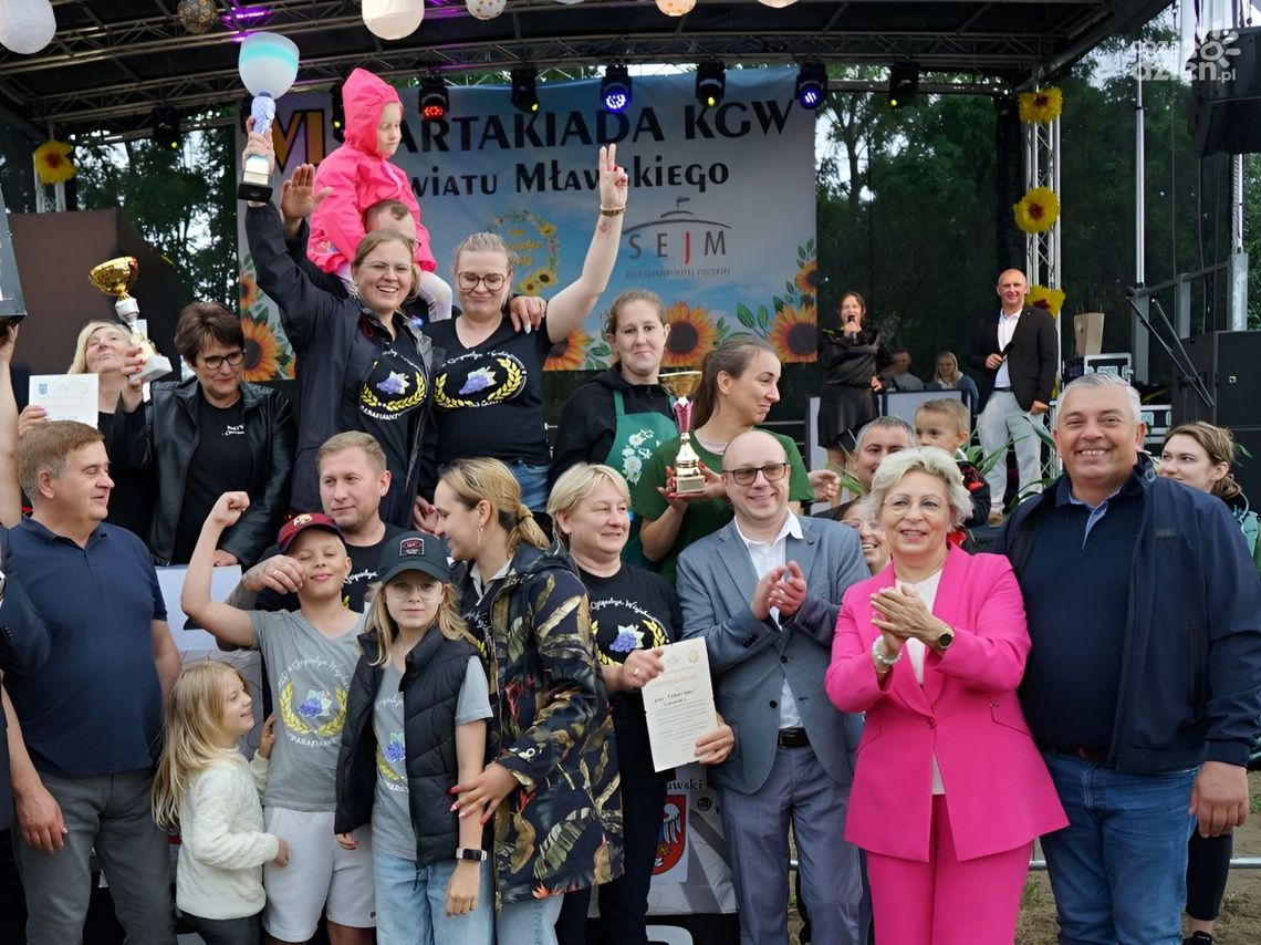 VI Spartakiada KGW Powiatu Mławskiego w Chądzynach - zacięta rywalizacja i triumf "Parafianek" z Żurominka