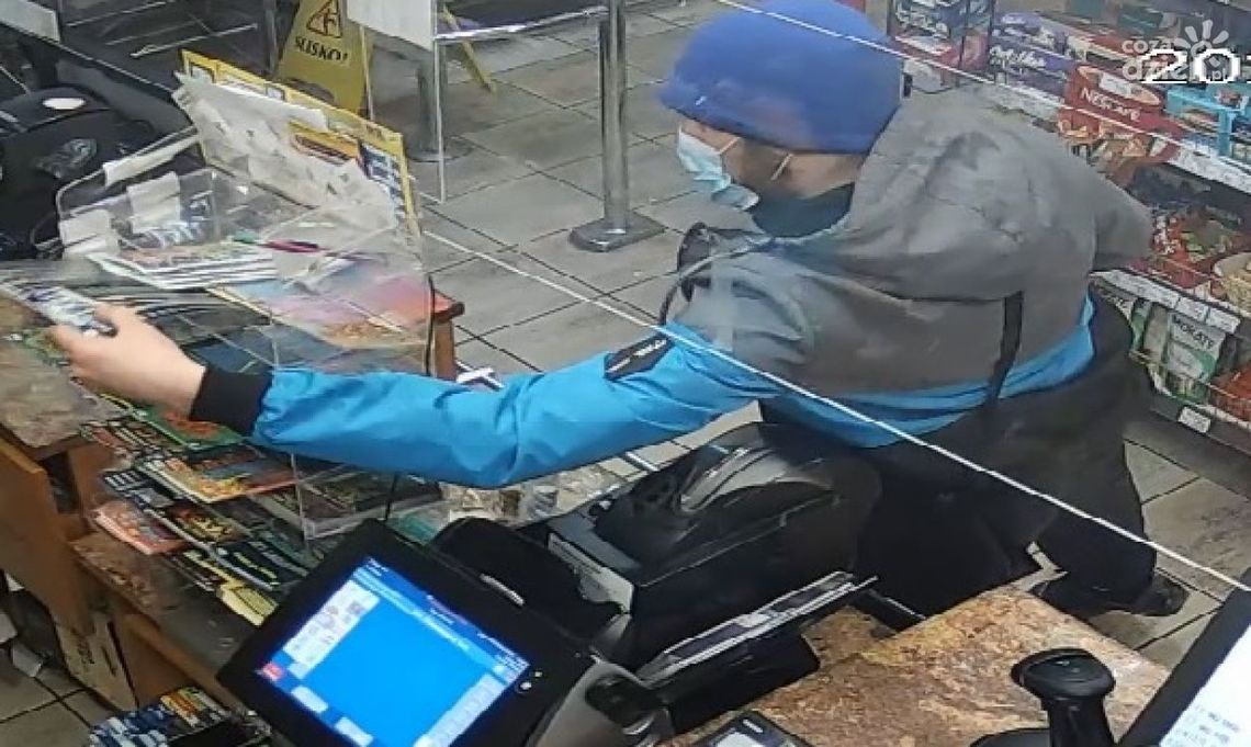 W Ciechanowie ukradł zdrapki i odepchnął pracownicę sklepu. Poznajesz go?