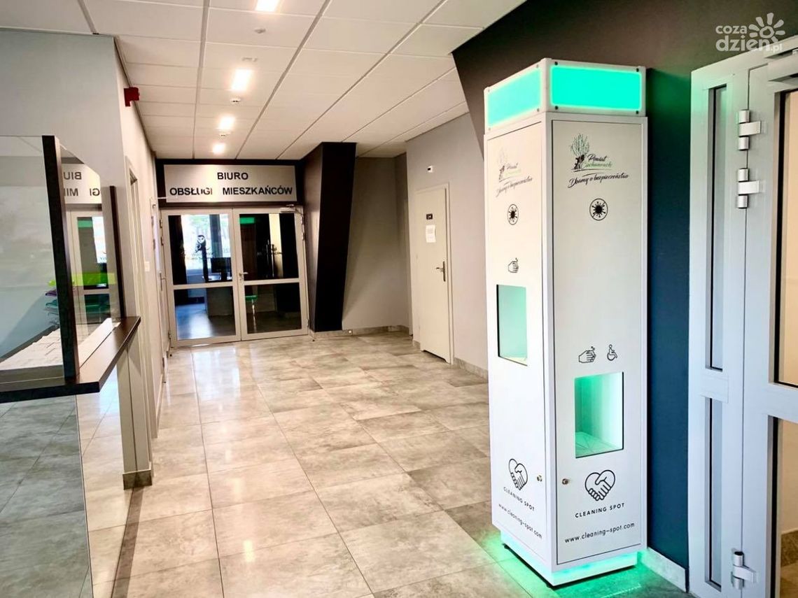W ciechanowskim starostwie stanął automat do dezynfekcji rąk W ciechanowskim starostwie stanął automat do dezynfekcji rąk