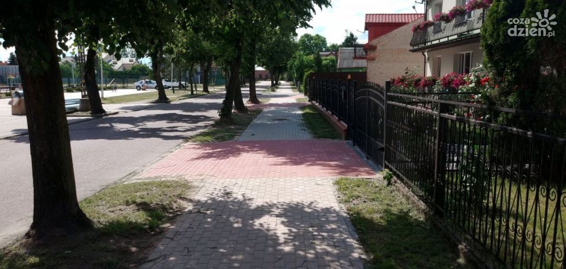 W Glinojecku wyremontowali chodnik wspólnymi siłami