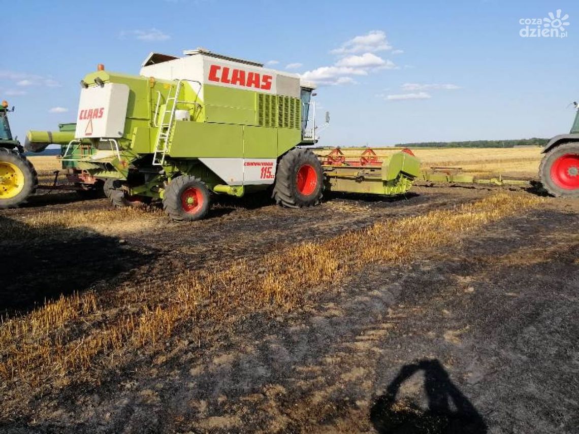 W Wiksinie palił się kombajn zbożowy