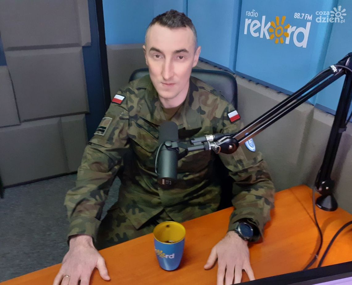 Walczy o życie syna - dosłownie. Kpr. Maciej Karaś, tata chorego na SMA Franka, w Radiu Rekord Mazowsze