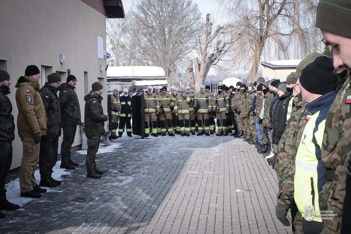 Walka z żywiołem w Mchowie: służby ratunkowe i terytorialsi w ogniu ćwiczeń
