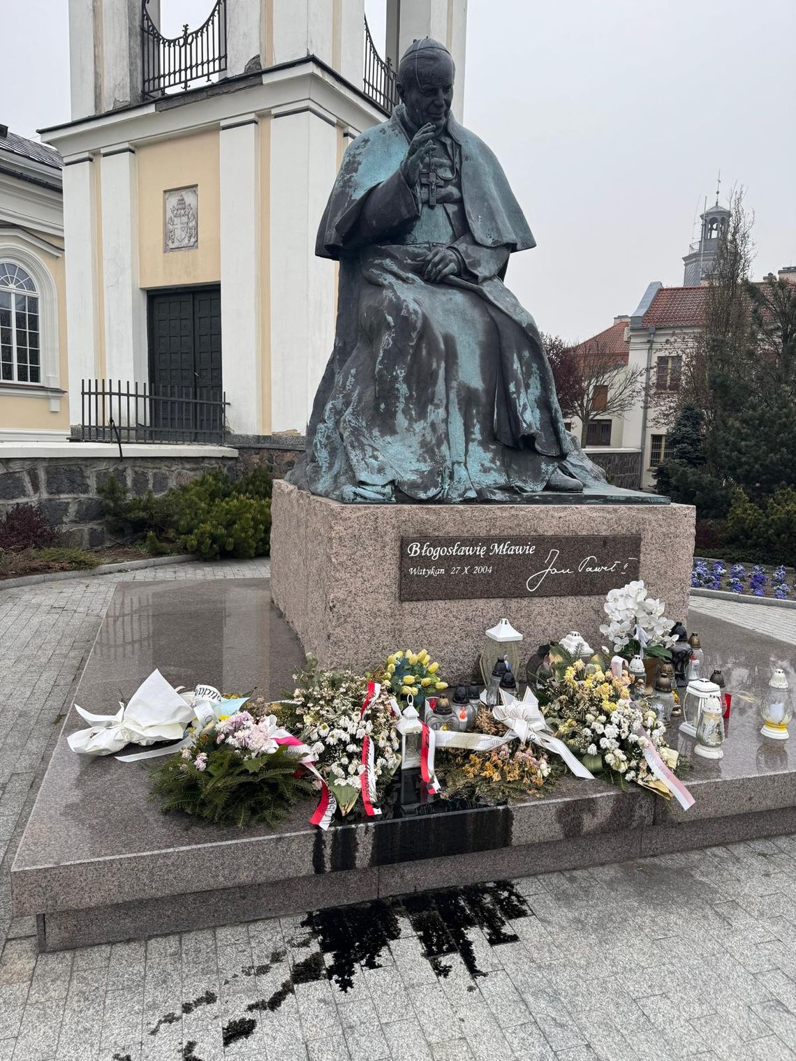 Wandalizm w centrum Mławy. Sprawcy postawiono zarzuty