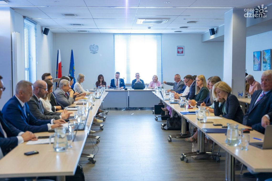 Więcej pieniędzy na inwestycje, remonty i ekologię. Kluczowe decyzje rady miasta.