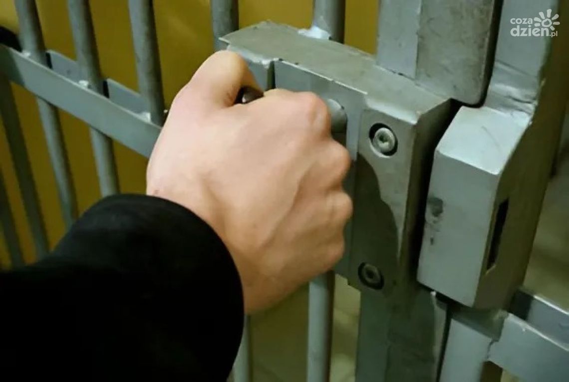Włamał się do domu sąsiadki i wypił jej alkohol